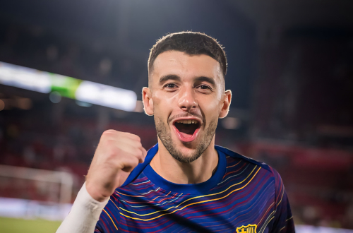 Goalkeeper Air Garcia making a key save